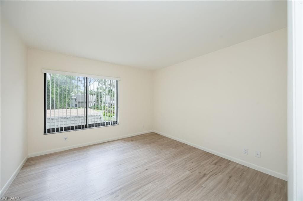 425 Wildwood LN-12
