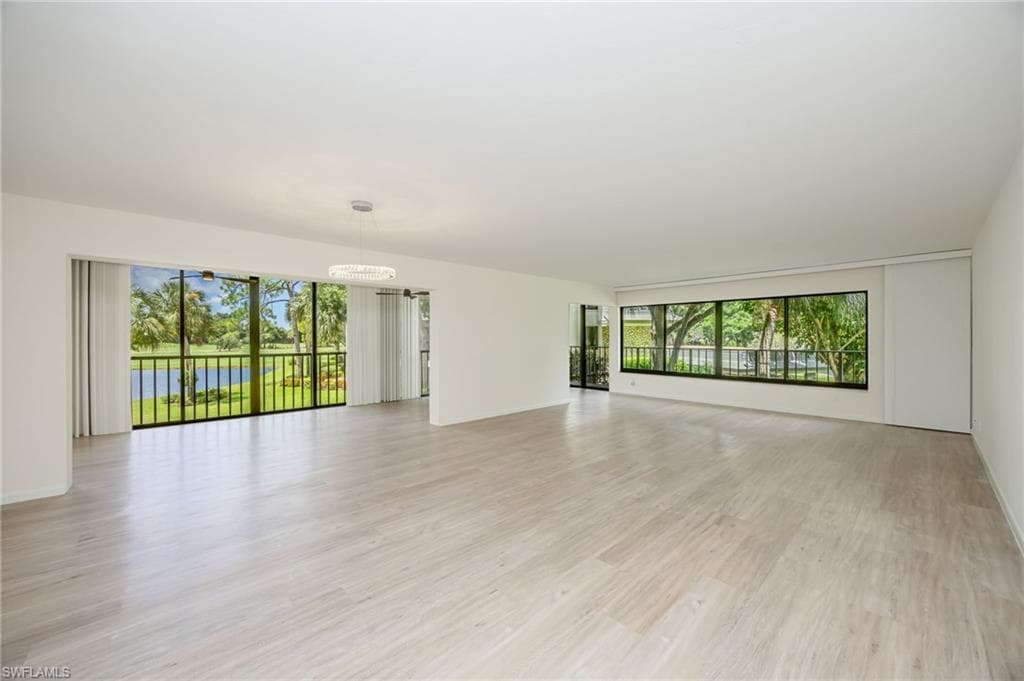 425 Wildwood LN-1