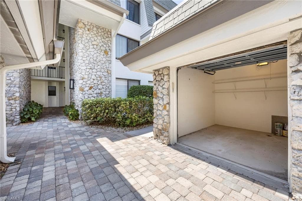 425 Wildwood LN-24