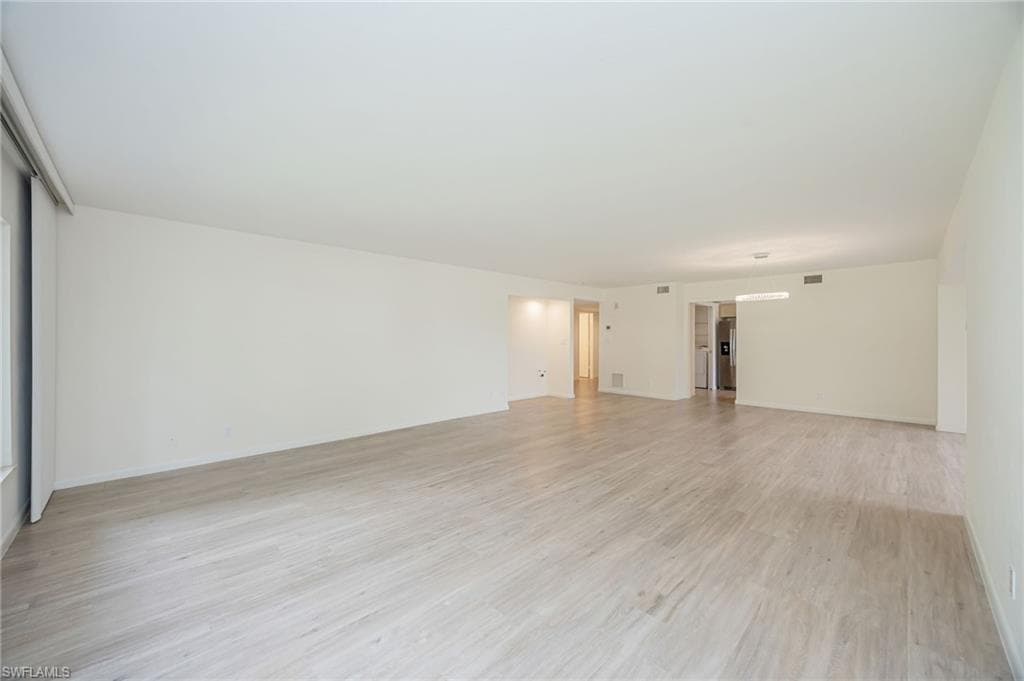425 Wildwood LN-10