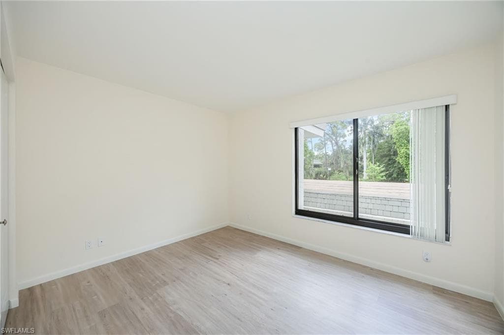 425 Wildwood LN-18