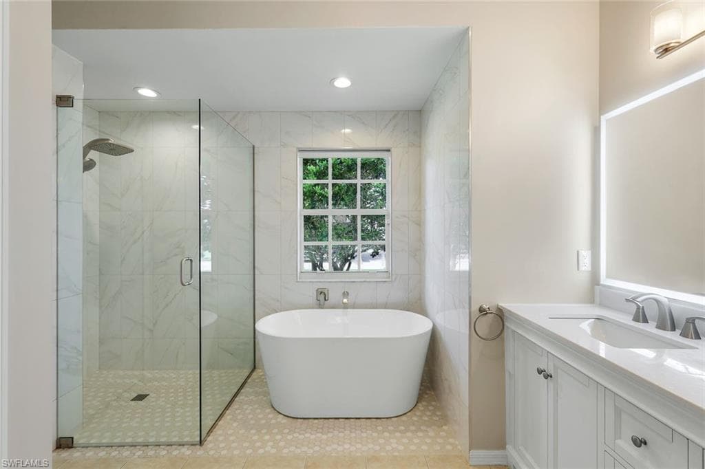 8748 Lake CIR-23