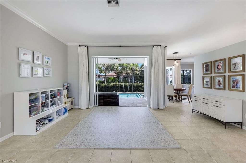 8748 Lake CIR-6