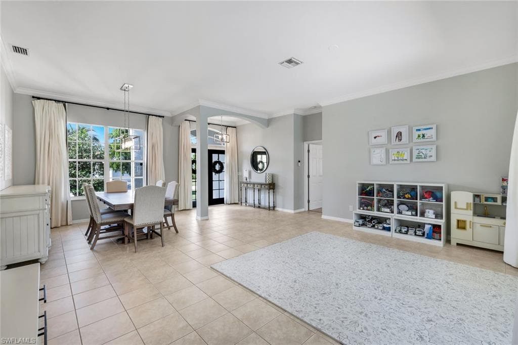 8748 Lake CIR-8