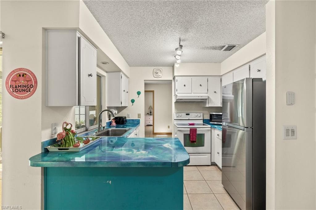 4380 Saint Clair AVE W-6