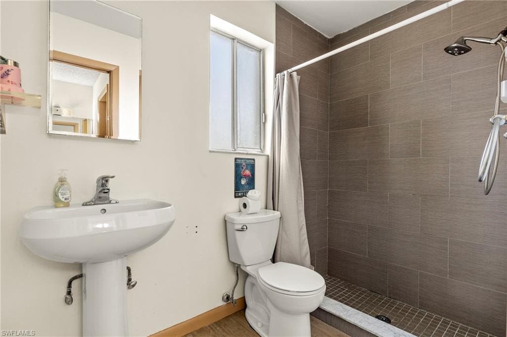 4380 Saint Clair AVE W-16