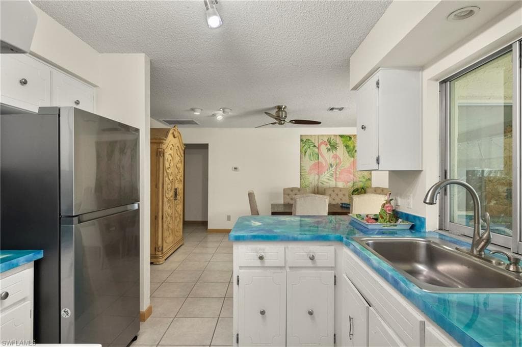 4380 Saint Clair AVE W-9