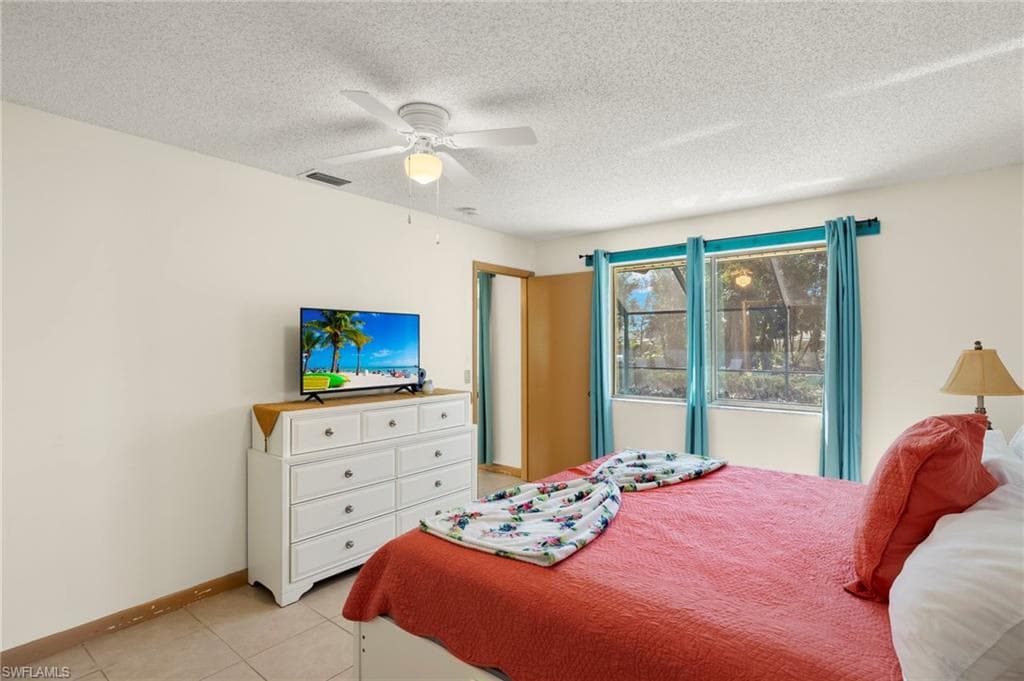 4380 Saint Clair AVE W-14