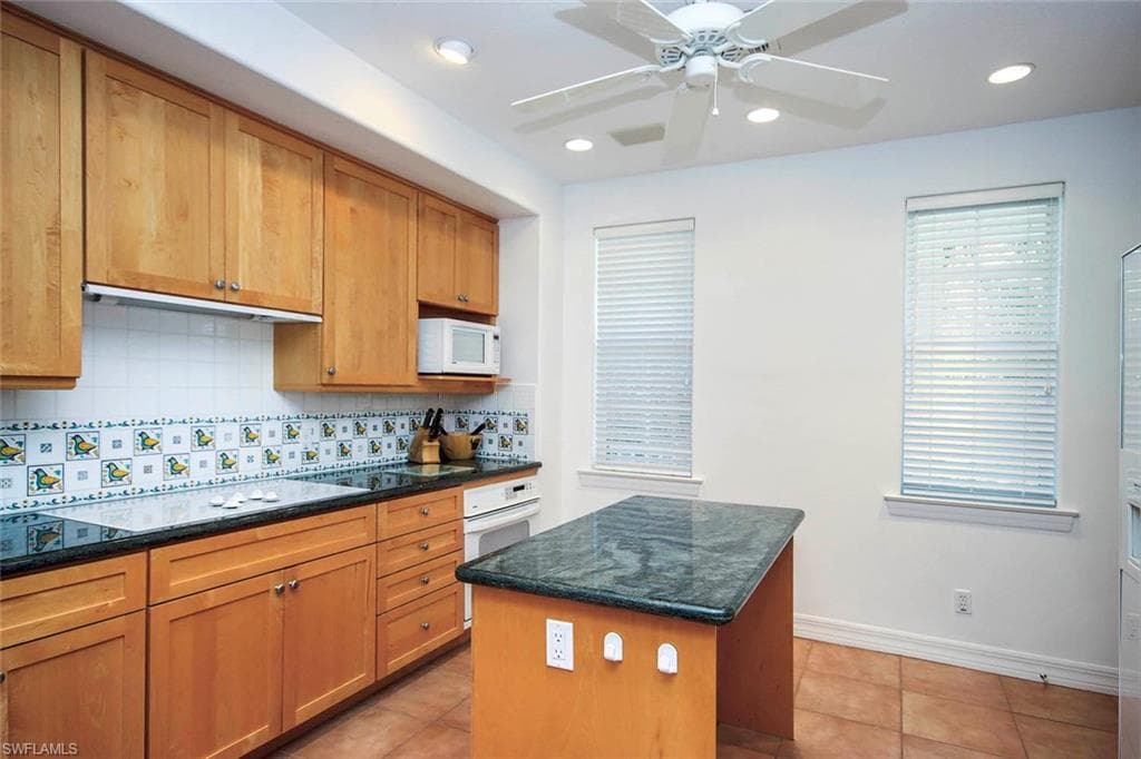 580 Sea Oats DR-12