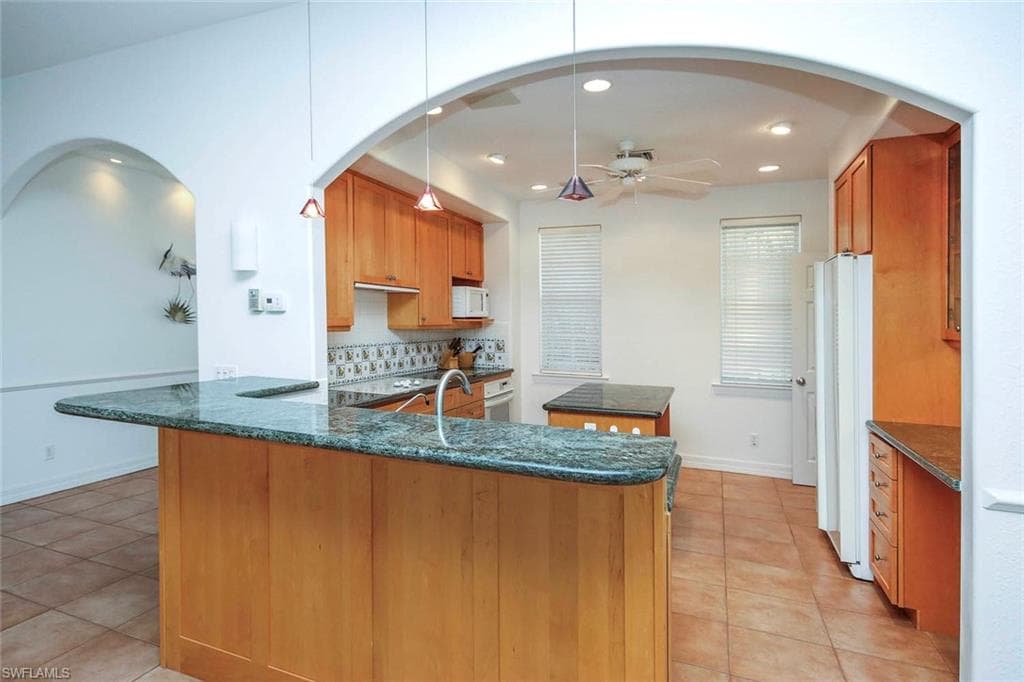 580 Sea Oats DR-9