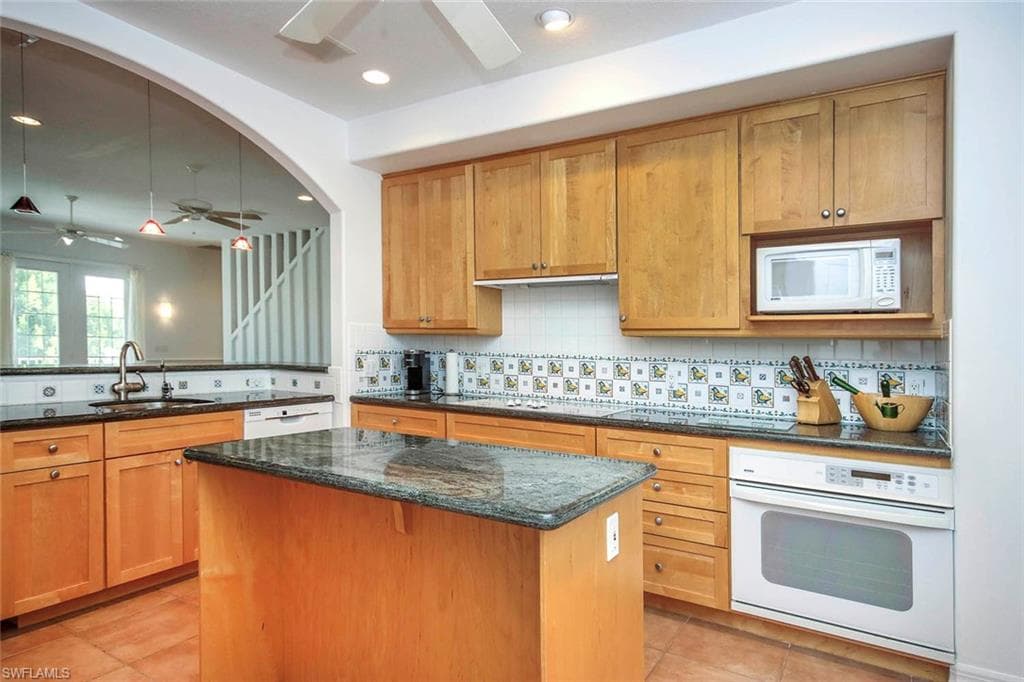 580 Sea Oats DR-10