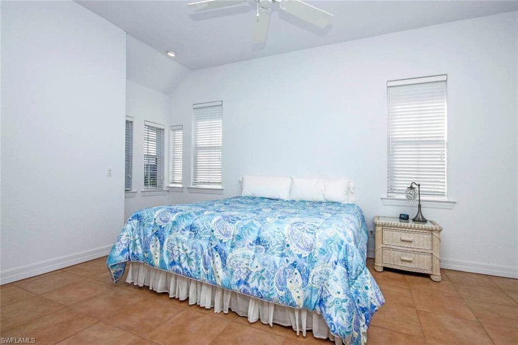 580 Sea Oats DR-18