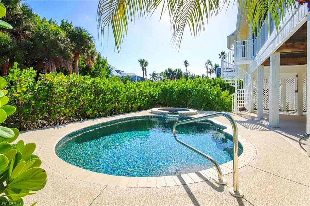 580 Sea Oats DR-40