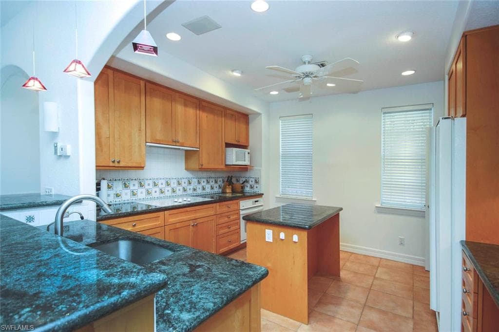 580 Sea Oats DR-8