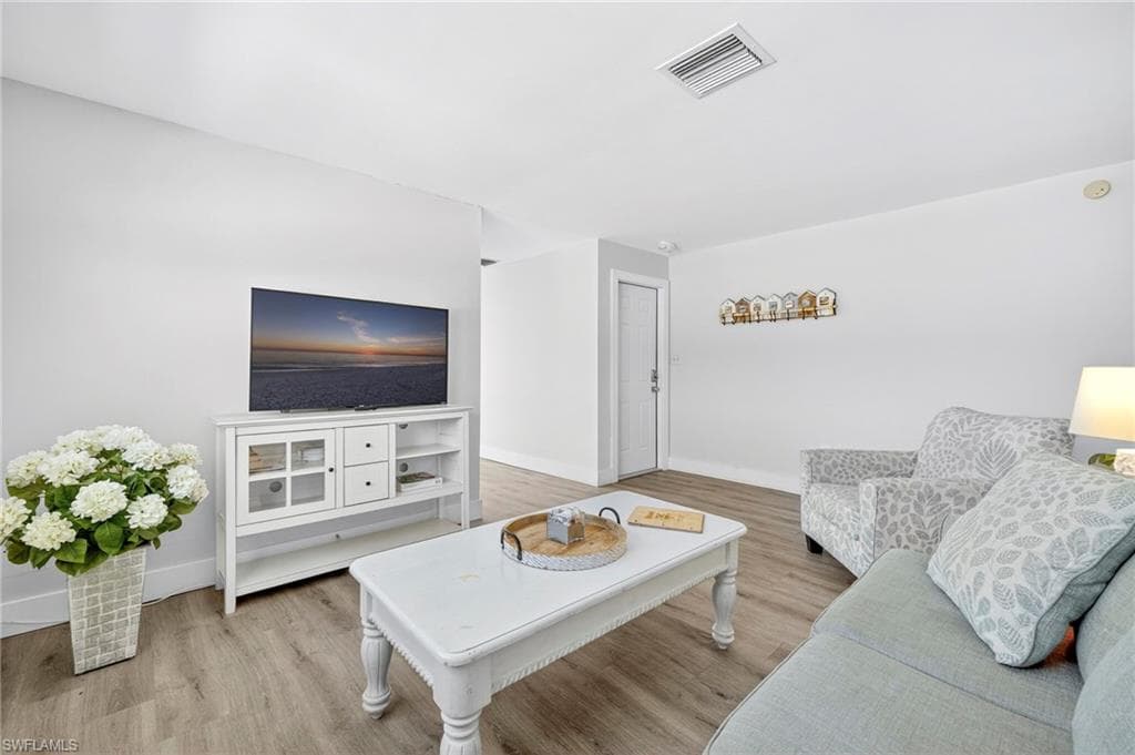 245 Mango ST-17
