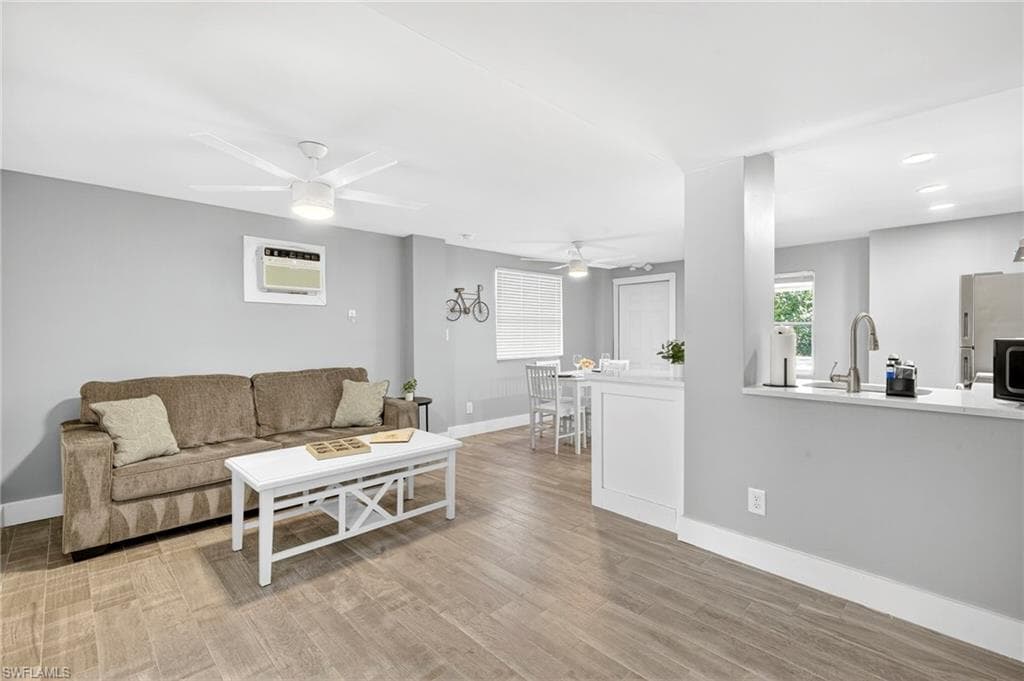 245 Mango ST-33