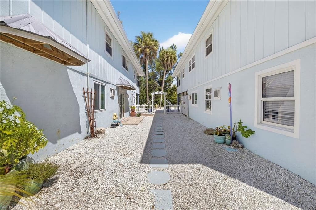 245 Mango ST-4