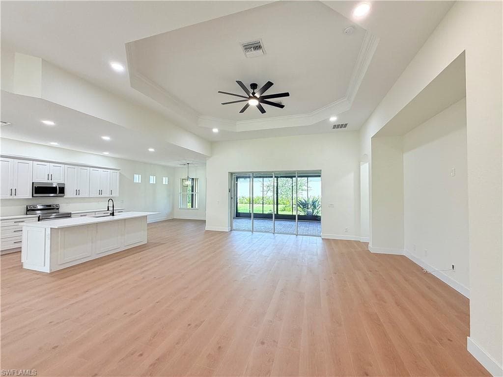 11001 Sea Tropic LN-6