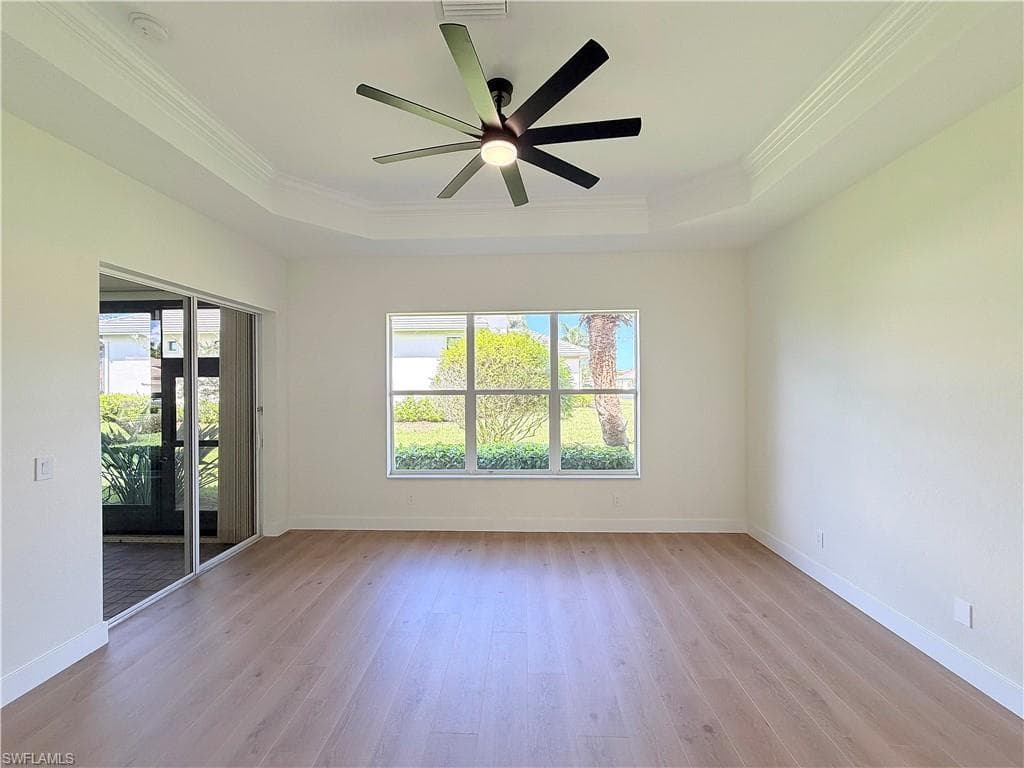 11001 Sea Tropic LN-13