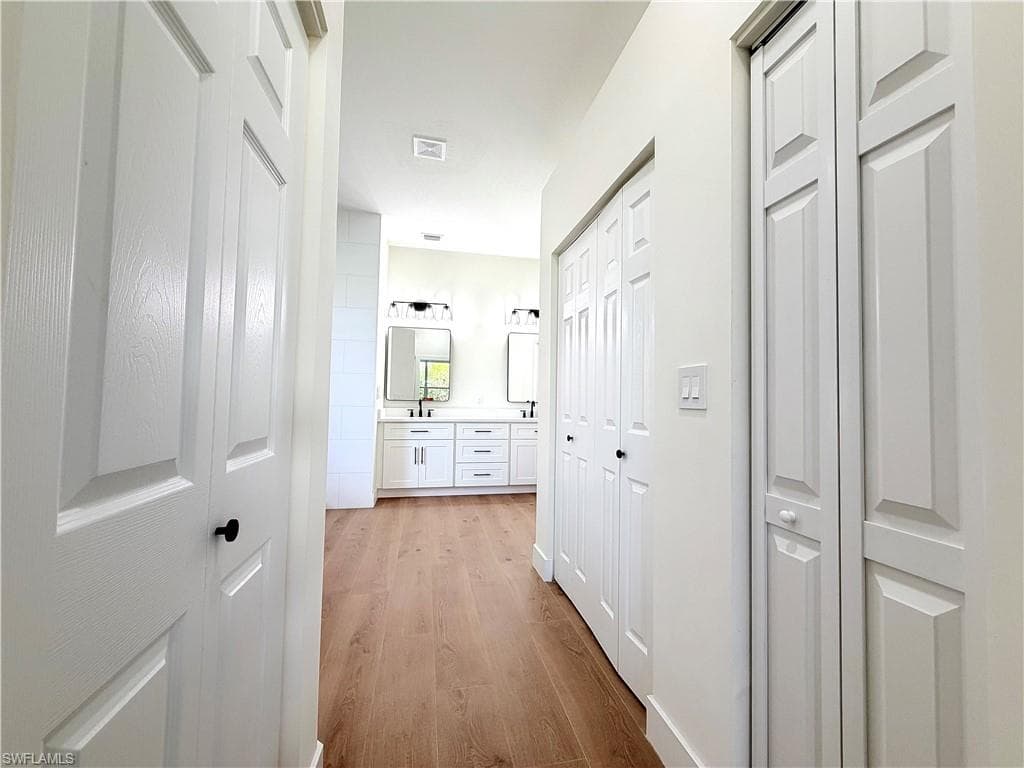 11001 Sea Tropic LN-16