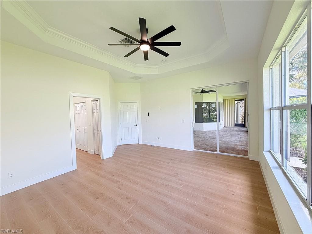 11001 Sea Tropic LN-12