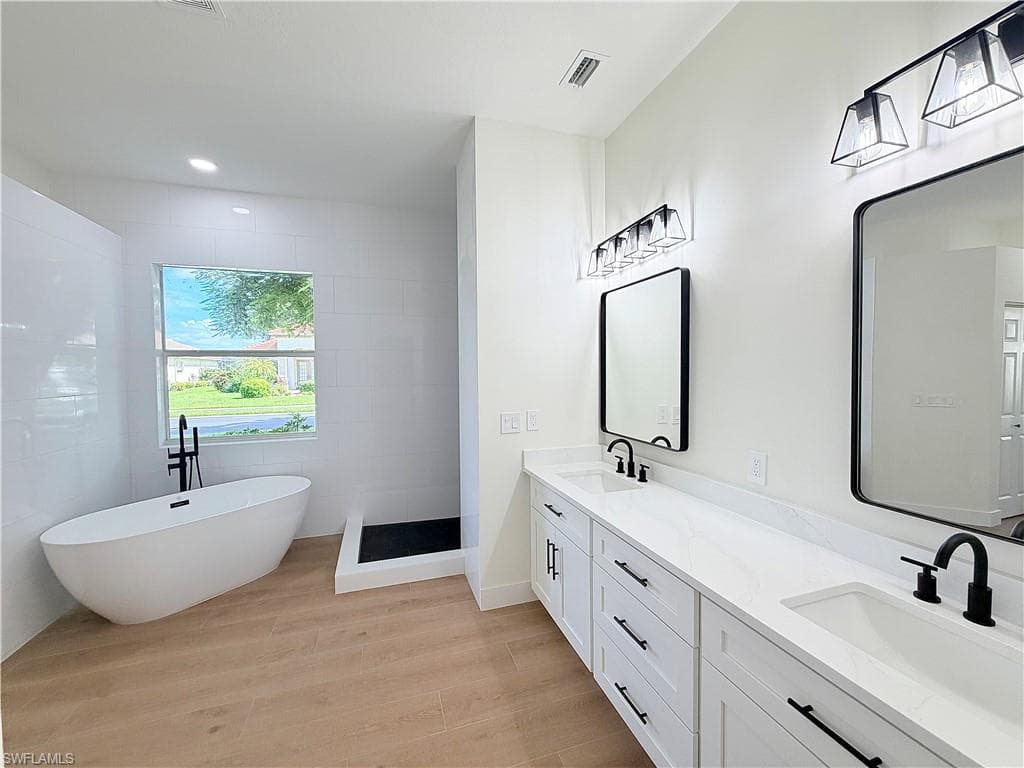 11001 Sea Tropic LN-14