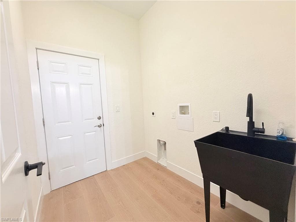 11001 Sea Tropic LN-18