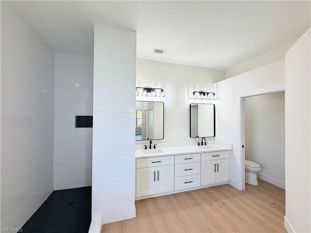 11001 Sea Tropic LN-15