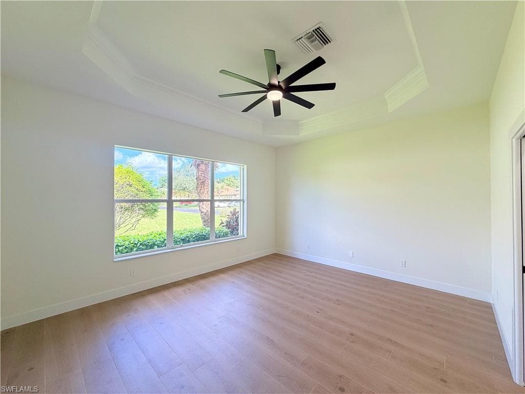 11001 Sea Tropic LN-11