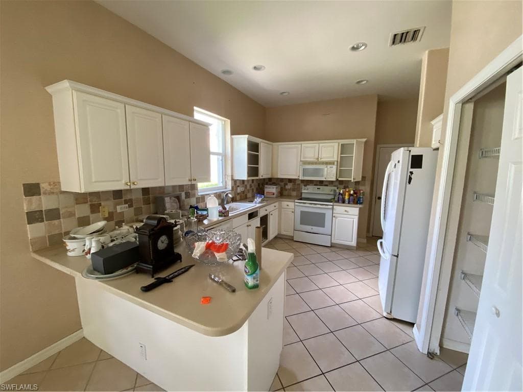 8285 Gleneagle WAY-9