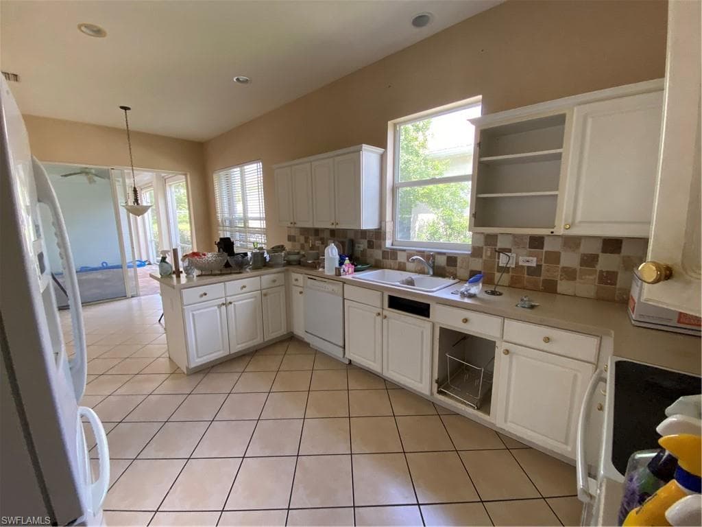 8285 Gleneagle WAY-8