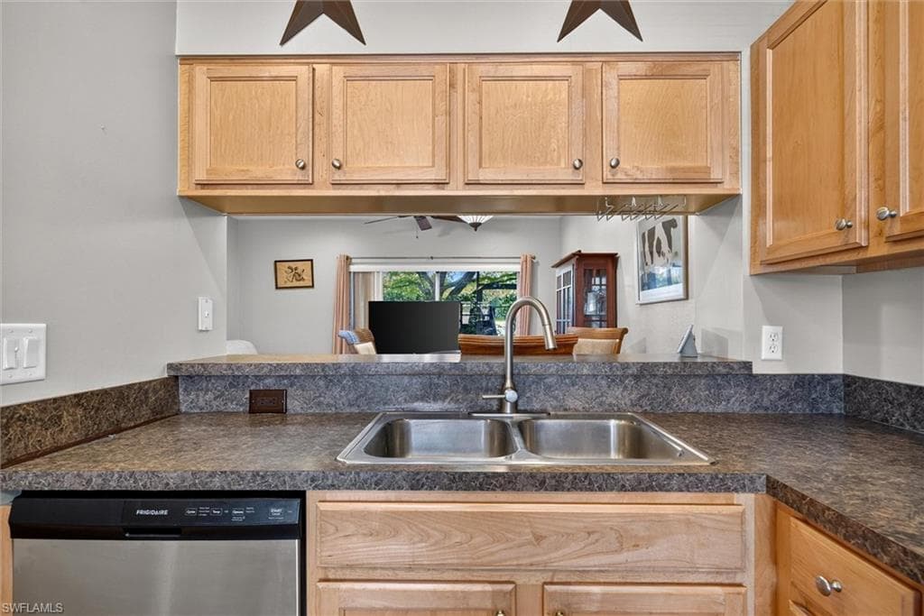 8237 Pacific Beach DR-10