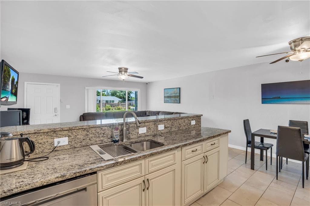 883 Coconut CIR E-9