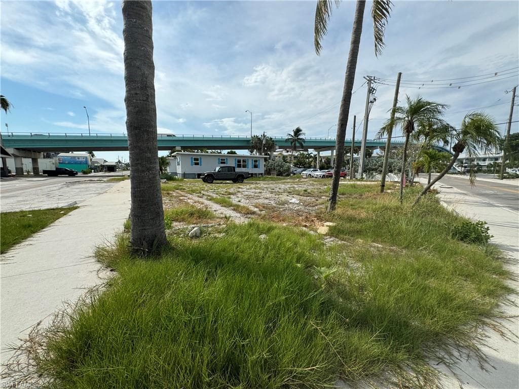 1041 3rd ST-3