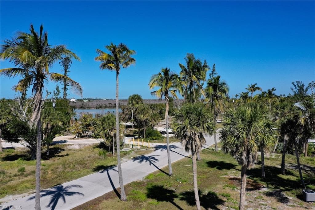 2490 Coconut DR-6