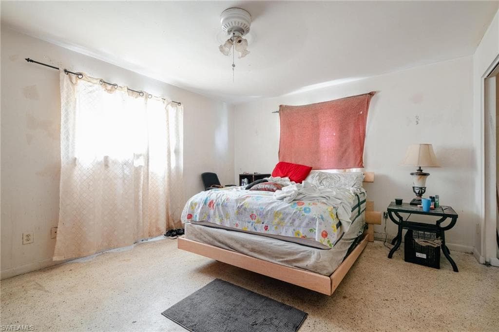 1208 Barnsdale ST-31