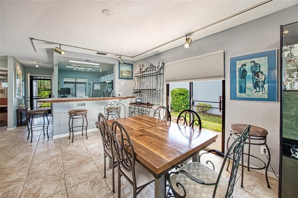 9626 Windsor Club CIR-16
