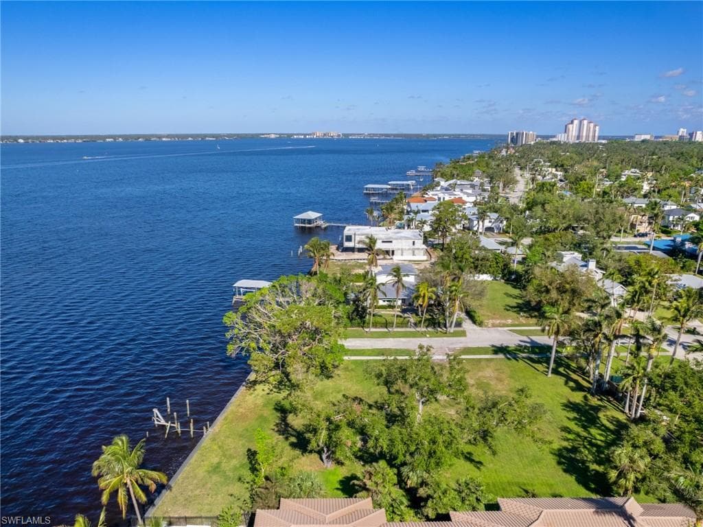 1212 Coconut DR-7