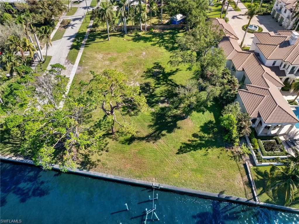 1212 Coconut DR-3