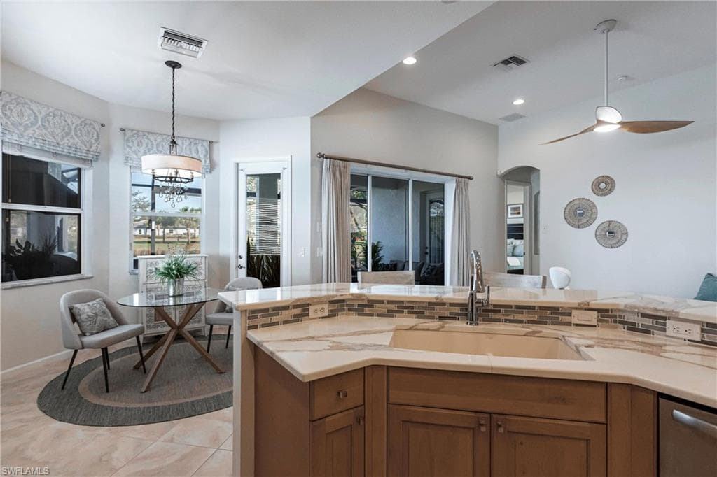 3920 Lakeview Isle CT-14