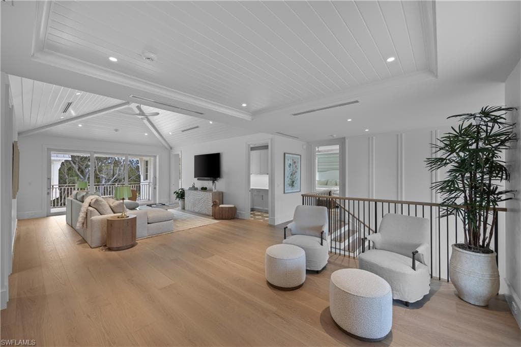 3295 Gordon DR-23
