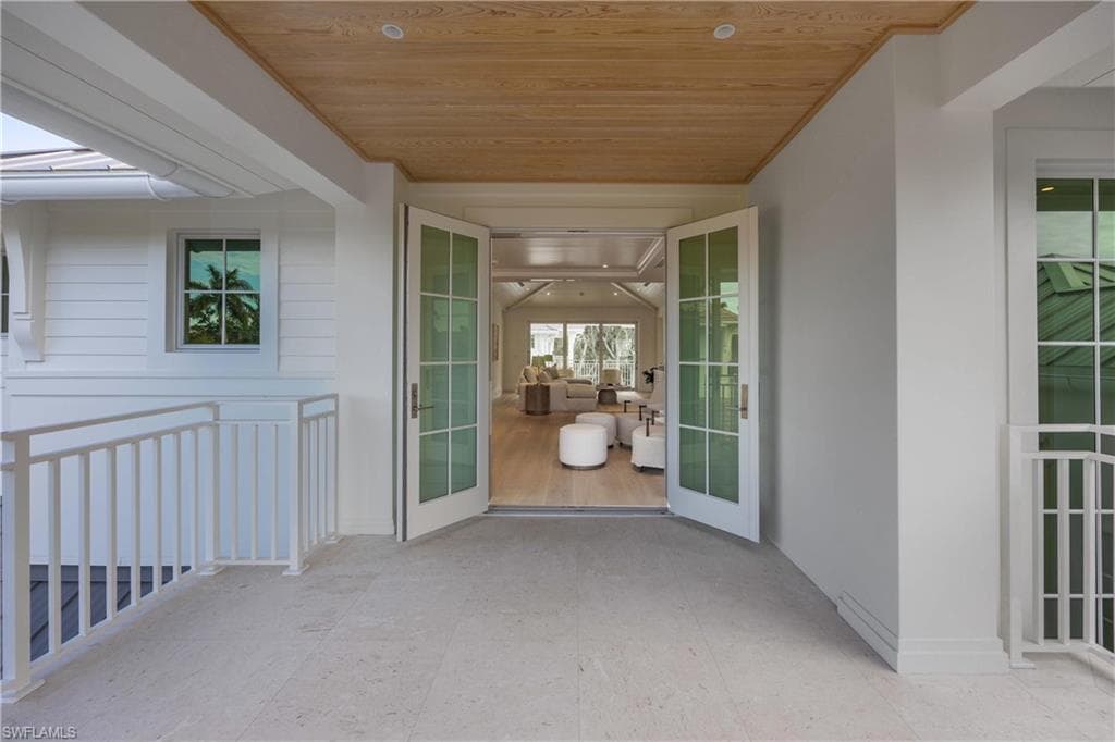 3295 Gordon DR-27
