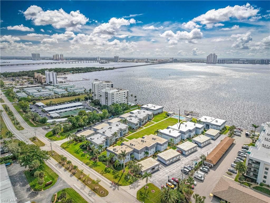 3390 N Key DR 6-1