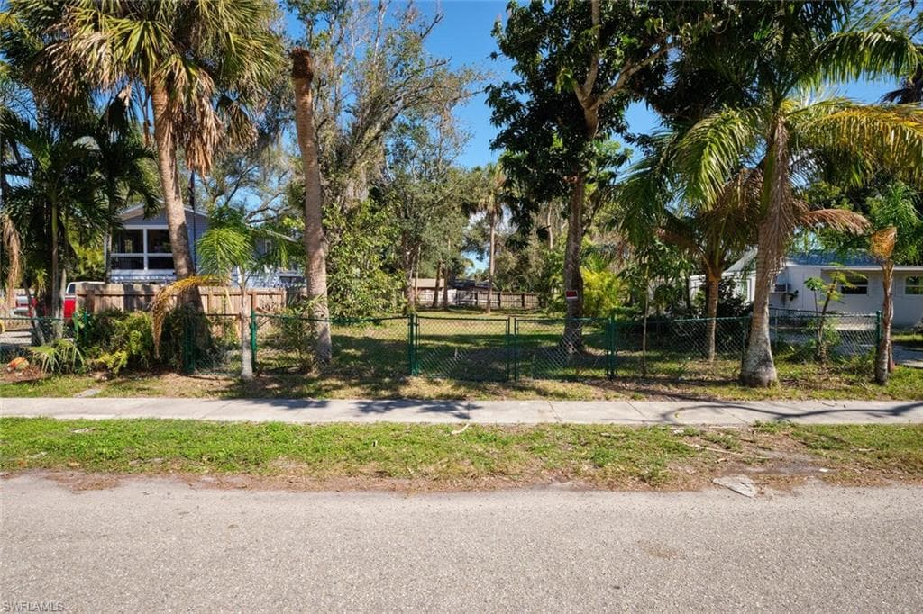 213 Delray AVE-1