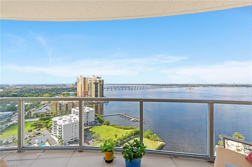 3000 Oasis Grand BLVD 2203-17