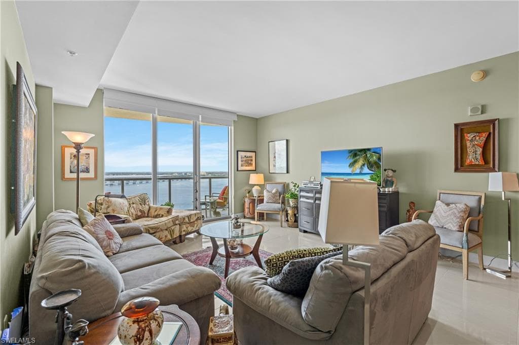 3000 Oasis Grand BLVD 2203-7