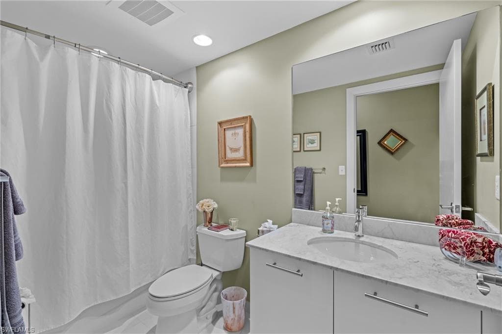 3000 Oasis Grand BLVD 2203-14