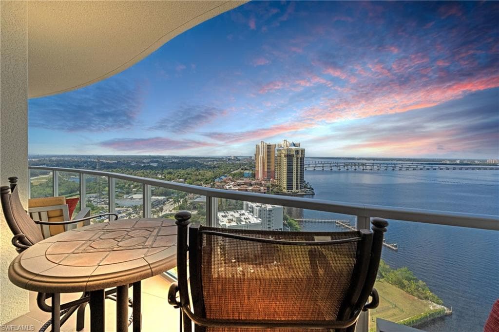 3000 Oasis Grand BLVD 2203-15