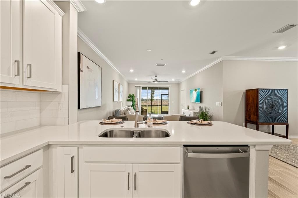 11821 Venetian Lagoon DR 104-7