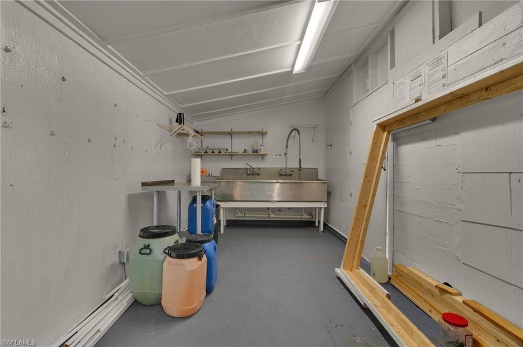238 Mamie ST-16